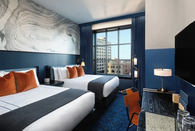 Silver, 2 Queen Beds، Dream Nashville 1/5