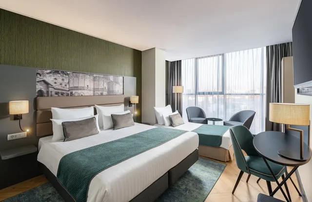 غرفة ديلوكس ثلاثية بثلاثة أسرّة، Leonardo Hotel Bucharest City Center (ex Golden Tulip Victoria) 1/10