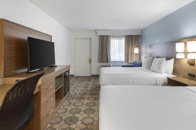 غرفة قياسية بسريرين كوين، Best Western Palm Beach Lakes 4/8