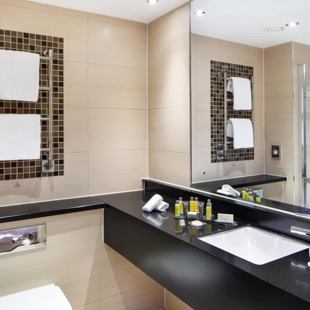 غرفة كلاسيكية عائلية، Delta Hotels by Marriott Cheltenham Chase 3/3