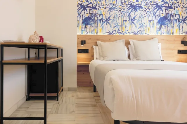 غرفة ديلوكس بإطلالة على المدينة بشرفة، Hotel La Milagrosa 2/7
