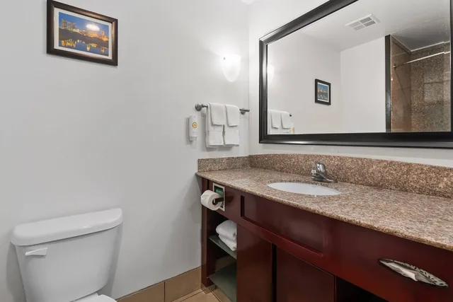 Suite, 3 Queen Beds, 2 Queen Beds, Sofa, Comfort Suites At Lake Worth 6/6