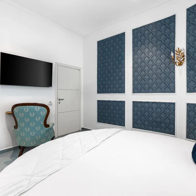 جناح جونيور، Hotel Regina 3/6
