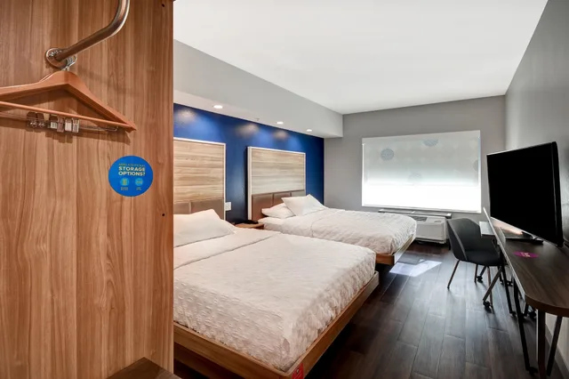 غرفة بسريرين كوين بحوض استحمام، Tru By Hilton Syracuse-Camillus 2/4