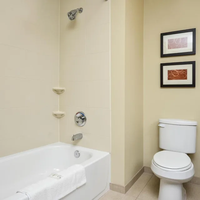 جناح كبير بسريرين كوين بإطلالة على المدينة بغرفة نوم واحدة، Comfort Suites Fargo Medical Center 5/7