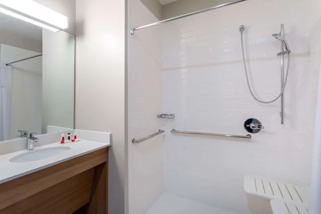 غرفة بسريرين كوين لذوي الإعاقة، Microtel Inn & Suites by Wyndham Amsterdam 3/3