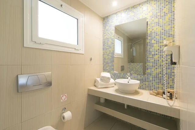 جناح جونيور بسرير كوين مع أريكة، Mandraki Village Boutique Hotel 6/7
