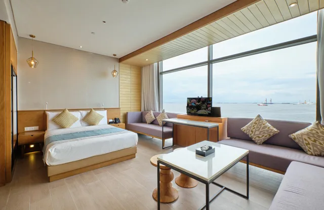 Bay, Family, Queen Bed, 2 Sofa، Hotel H2o 2/2