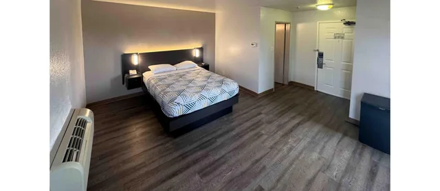 Room, Double Bed, Accessible, Motel6 Glenview, IL - Chicago North 1/5