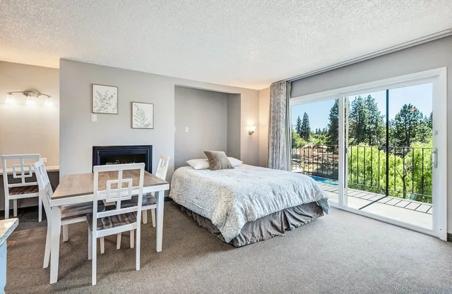 Traditional, Suite, 1 Queen and 1 Murphy Bed, Queen Murphy Bed، Bend Riverside Inn &amp; Suites 8/10