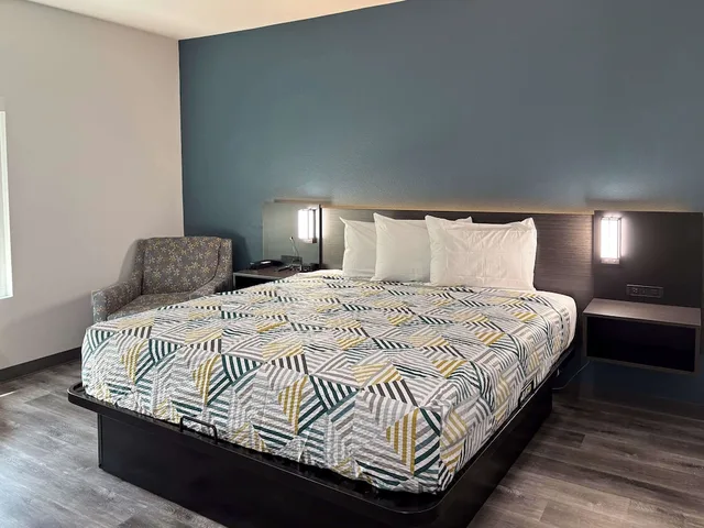 غرفة قياسية بسرير كينج لذوي الإعاقة، Studio6 Dallas, TX - Fair Park 2/8