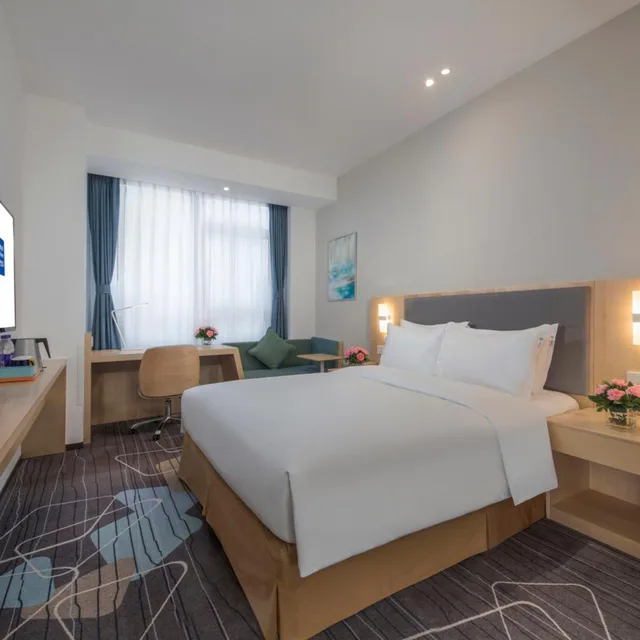 غرفة قياسية بسرير كينج وسرير كوين، Holiday Inn Express Yantai Yeda 1/7