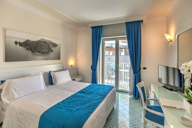 Superior, Twin Beds, Partial Sea View, Grand Hotel Riviera 1/3