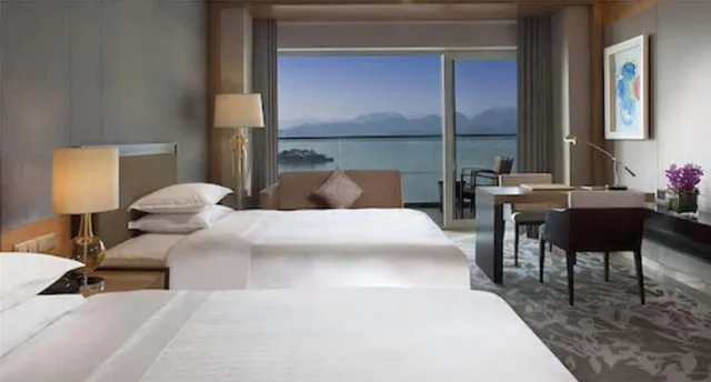 غرفة بريميوم بسريرين منفصلين بإطلالة على البحيرة، SHERATON QIANDAO LAKE RESORT 3/4