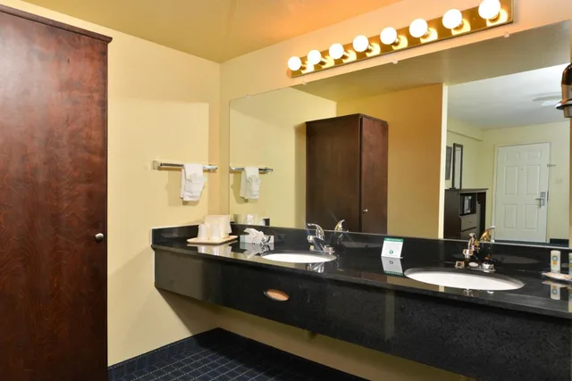 غرفة بسريرين كوين يُسمح فيها بالحيوانات الأليفة، Quality Inn Needles, CA 4/4