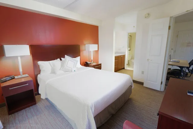 جناح بسرير كوين بغرفة نوم واحدة مع أريكة لذوي الإعاقة، Residence Inn by Marriott Fort Worth Alliance Airport 1/3