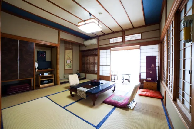 غرفة يابانية بفراش فوتون بأرضية تاتامي، Hinodeya Ryokan 1/1