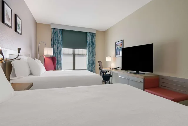 غرفة قياسية بسريرين كوين، Hilton Garden Inn Madison West Middleton 2/4