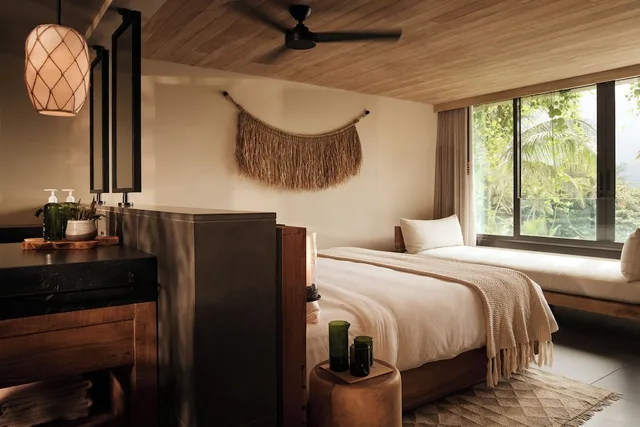 غرفة بسرير كينج بإطلالة على البحر بمنطقة جلوس، 1 Hotel Hanalei Bay 2/3