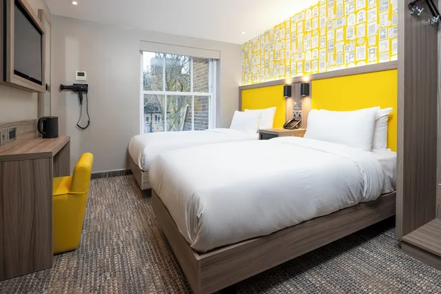 غرفة بسريرين منفصلين، Brit Hotels Earls Court 2/4