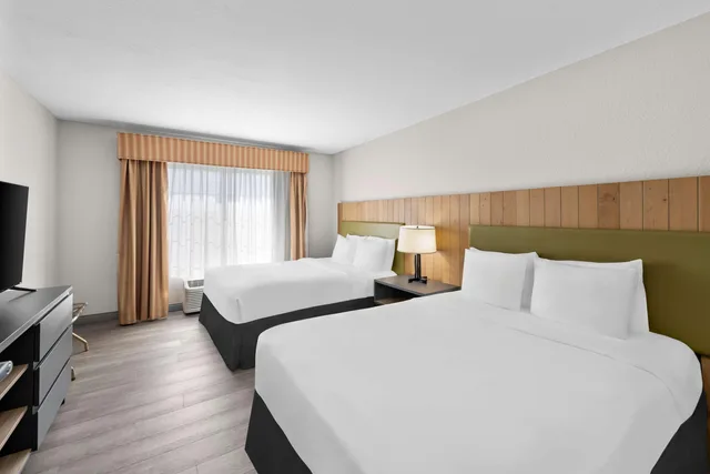 جناح بسريرين كوين، Country Inn & Suites by Radisson, Topeka West, KS 2/3