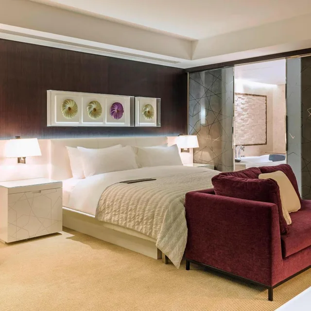 غرفة ملكية كلوب تنفيذية كبيرة مع دخول الصالة، Le Meridien Dubai Hotel and Conference Centre 5/10