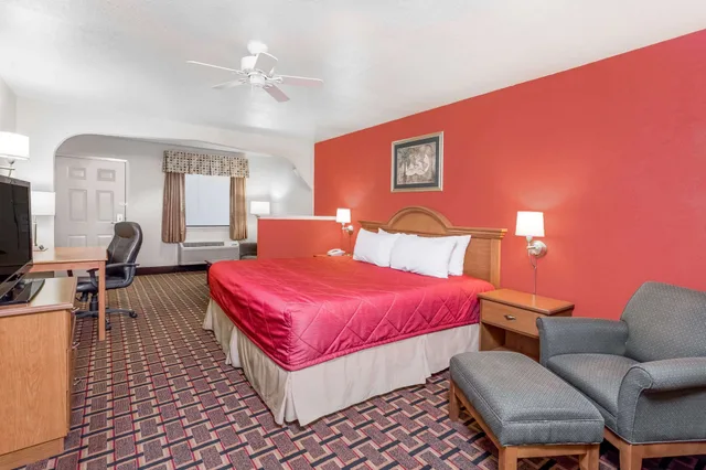 جناح استوديو بسرير كينج للمدخنين، Ramada Limited San Angelo 1/2