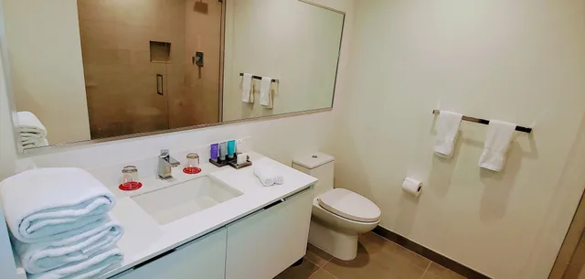 1 Bedroom, Condo, Deluxe, CH Luxury Condos & Studios On The Beach 3/5