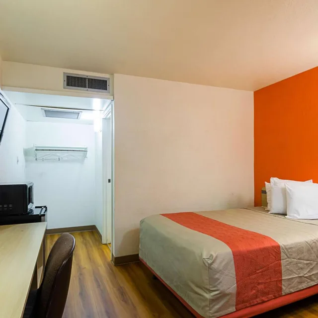 1 Full Bed - Non-Smoking، Motel6 Mitchell, SD 2/10