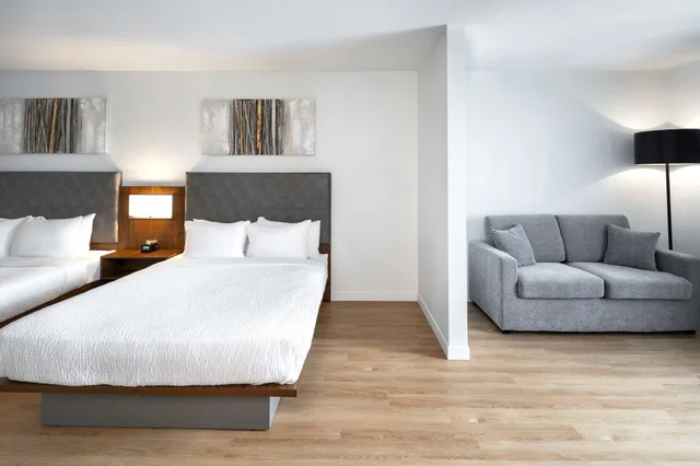 Suite, 2 Queen Beds, Sofa, Quality Inn Quebec City 7/9