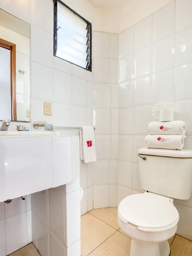 غرفة قياسية بسرير مزدوج، Capital O Parador Crespo Hotel, Oaxaca 4/4