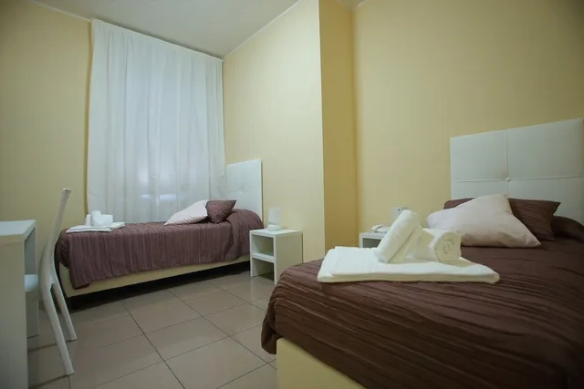 غرفة قياسية بسرير كوين، Villa Romana 3/10