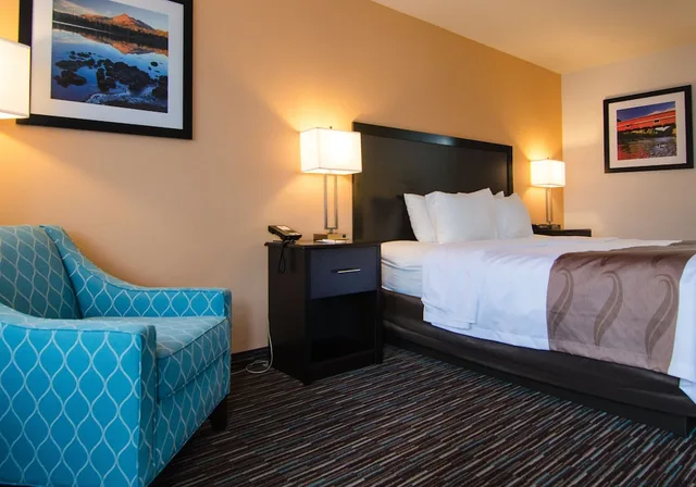 كوخ بسرير كينج، Cottage Grove Inn 4/5