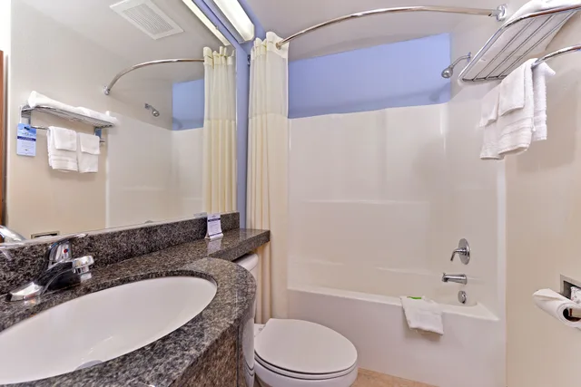 غرفة قياسية بسريرين كوين، Microtel Inn Suites Klamath Falls 5/5