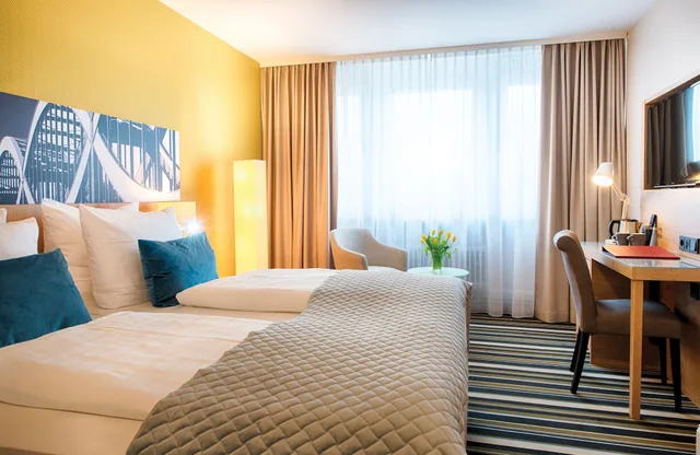 غرفة سوبيريور ثلاثية بسرير مزدوج مع أريكة، Leonardo Hotel Hamburg Elbbruken Ex Gresham Carat Hotel 3/10