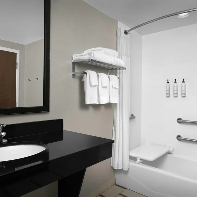 غرفة بسرير كوين، Fairfield Inn Suites Fayetteville North 6/7