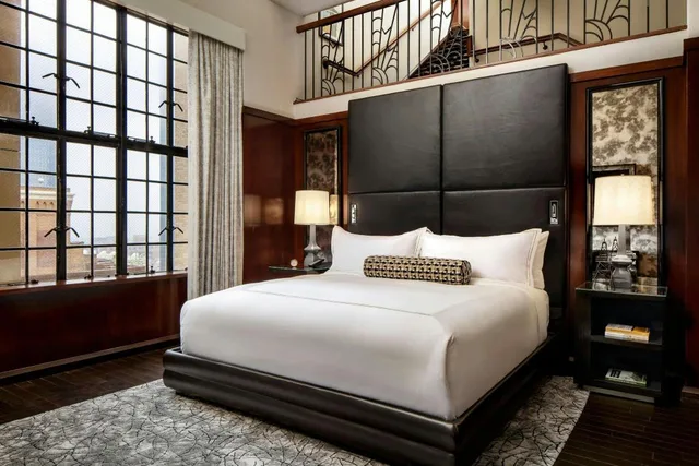Bi Level, Penthouse Suite, Suite, King Bed، The Sinclair Autograph Collection 1/2