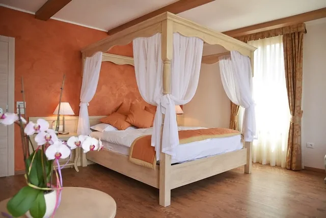 1 Bedroom, Romantic, Studio, Suite, Queen Bed, Lake Side, Sofa، Boutique Hotel Brenzone 4/7