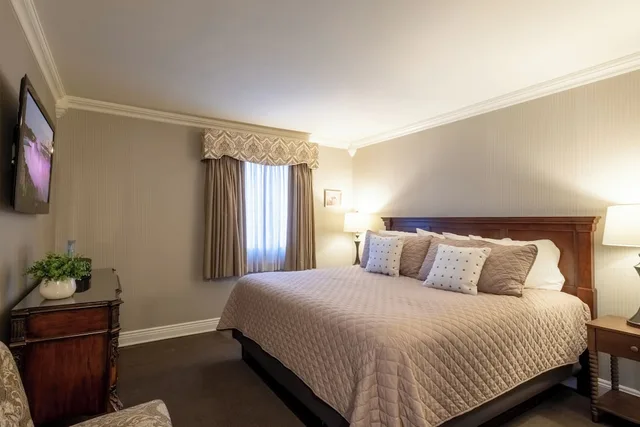 Mayfair, King Bed، The Red Coach Inn 1/7