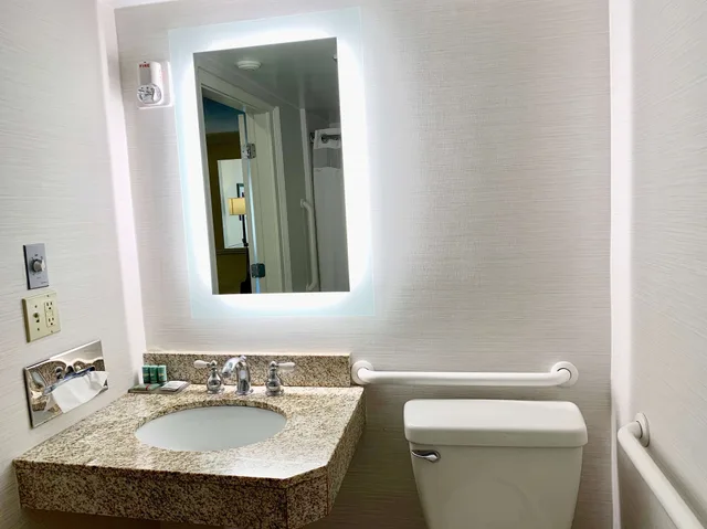 جناح بسرير كينج بحوض جاكوزي، Best Western Springfield Hotel 4/5
