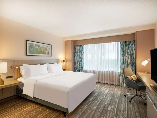 Room, King Bed, Accessible, Hilton Garden Inn Toledo Downtown OH 1/2
