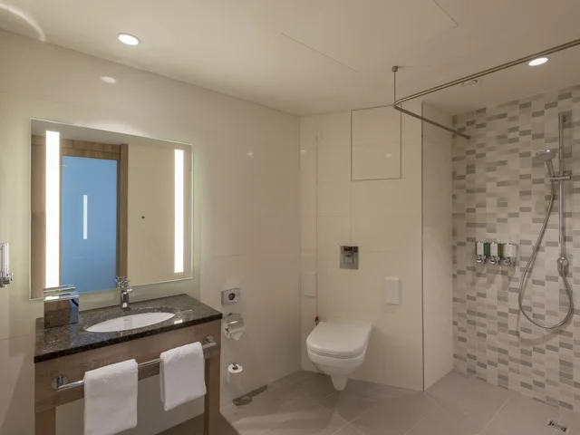 غرفة ركنية بسرير كوين مع أريكة، Hampton By Hilton Frankfurt City Centre East 7/7