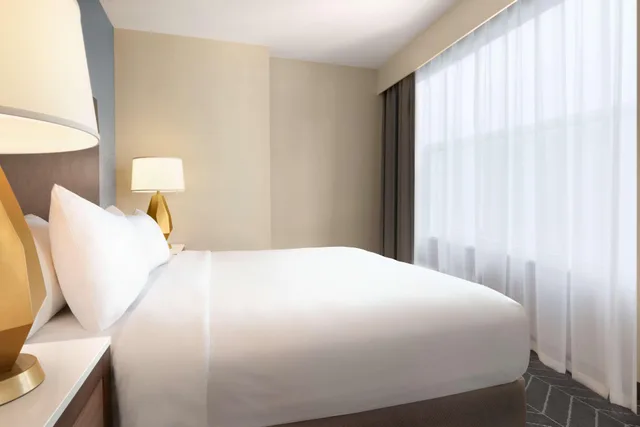 استوديو بسرير كينج، Embassy Suites by Hilton Wilmington Riverfront 3/4