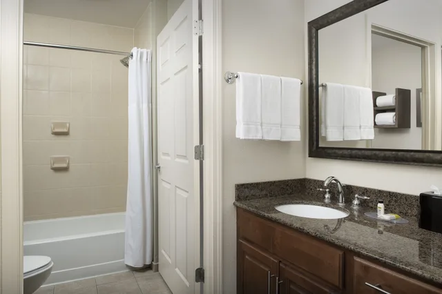 جناح بسرير كينج بغرفة نوم واحدة بمطبخ، Staybridge Suites Greenville I-85 Woodruff Road 1/2