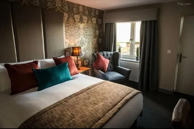 Comfort, Double Bed, Hill View, Balcony, The New Hobbit Hotel 3/6
