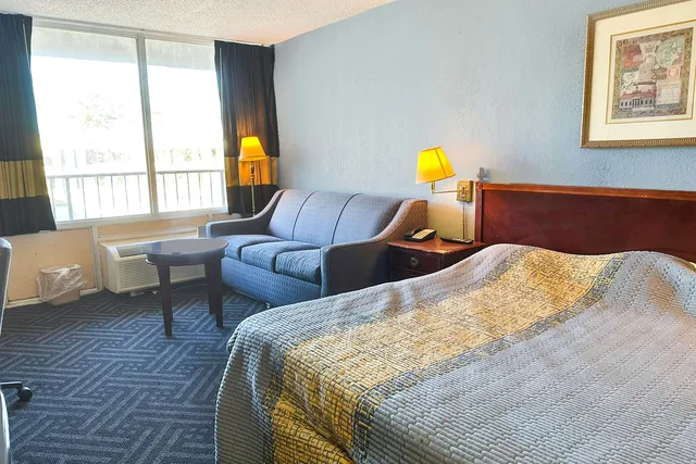 غرفة بسرير مزدوج للمدخنين، Super Inn & Suites by OYO Milledgeville 1/3