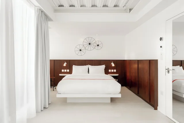 Wow, Queen Bed, Balcony، Ruby Lucy Hotel London 1/3