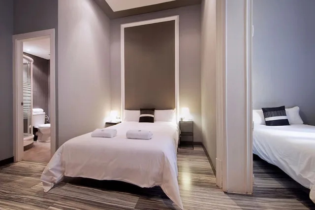 غرفة ثلاثية، Hostal Boutique Khronos 2/2