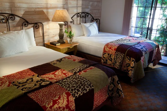 Casita, 2 Queen Beds، Hotel California 2/2