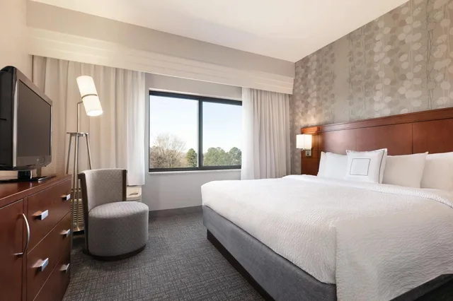 غرفة بسرير كينج، Courtyard by Marriott Charlotte Airport North 1/8